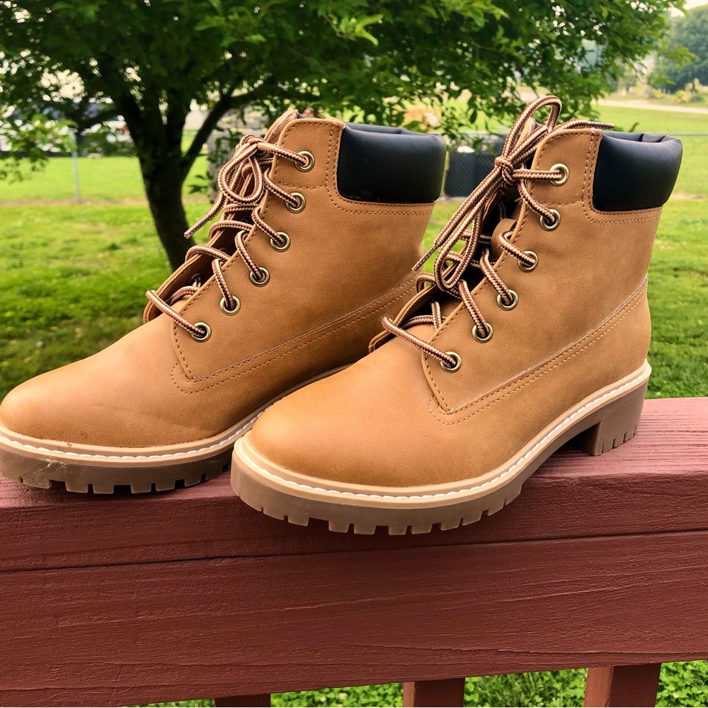 Women’s/Men’s UNISEX  Mossimo Supply Co ankle boots size 6 NWOT